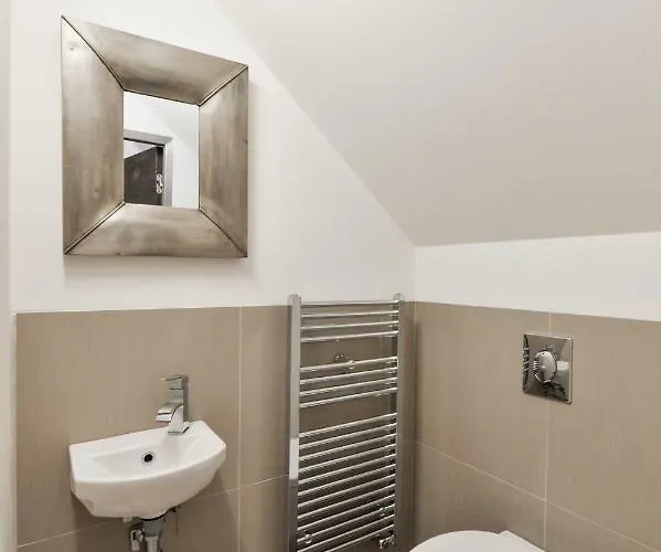 Designer Loft Apartment *