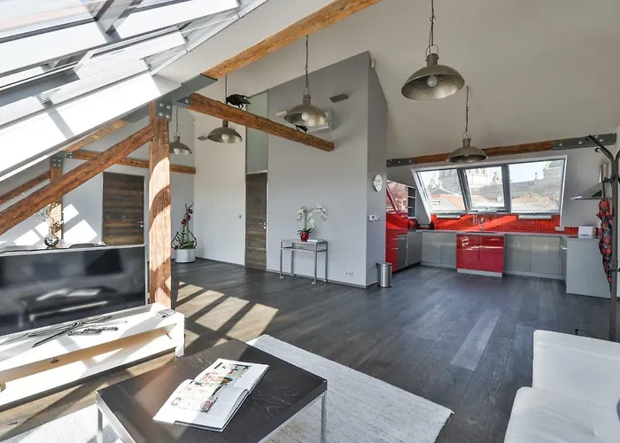 Designer Loft Apartment *